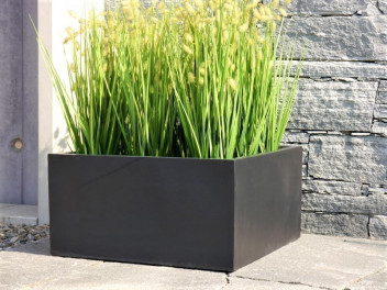 halbhoher Pflanzkübel MEZZO, Fiberglas schwarz 80x80x50 auf Anfrage!