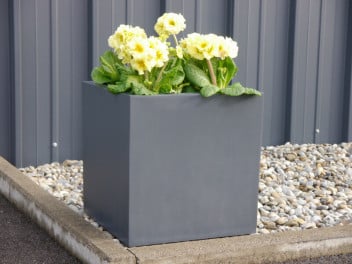 Pflanzkübel der BUNDESGARTENSCHAU, Fiberglas anthrazit