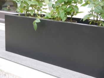 Pflanztrog SUPREMO, Pflanzkübel, Fiberglas schwarz 100x25x25