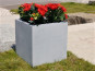 Komplettset: Pflanzkübel mit Roller und Erde, Fiberglas betongrau 60x60x60