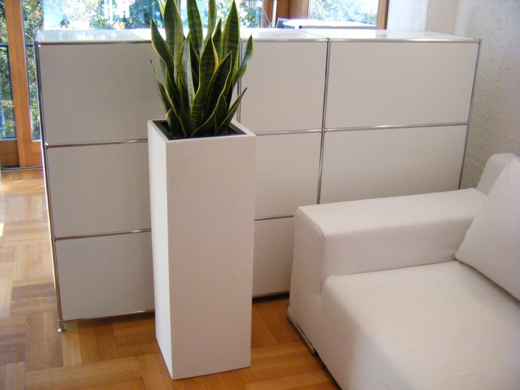Pflanzkübel der GARTENSCHAU BADEN-WÜRTT., Fiberglas weiß 40x40x100