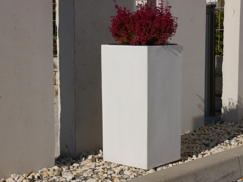 Pflanzkübel der GARTENSCHAU BADEN-WÜRTT., Fiberglas weiß 40x40x80