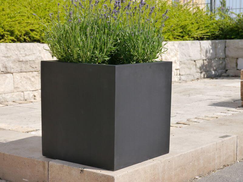 Blumenkübel MEGA der BUNDESGARTENSCHAU, schwarz - jetzt reduziert 80x80x80 auf Anfrage!