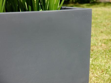 halbhoher Pflanzkübel MEZZO, Fiberglas anthrazit 80x80x50 auf Anfrage!
