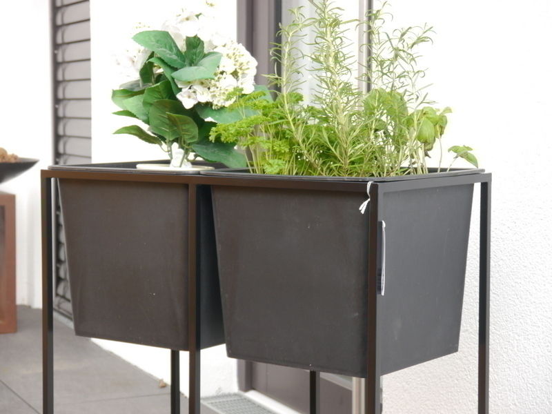 Hochbeet/Pflanzkübel SOLANO, schwarz - jetzt reduziert 54x27x65