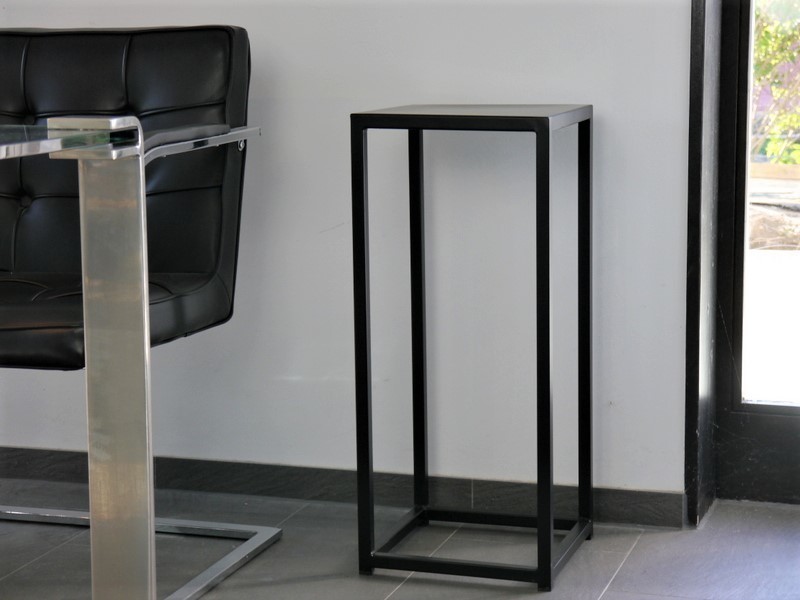 Pflanzgestell aus Metall , schwarz 40x40x105