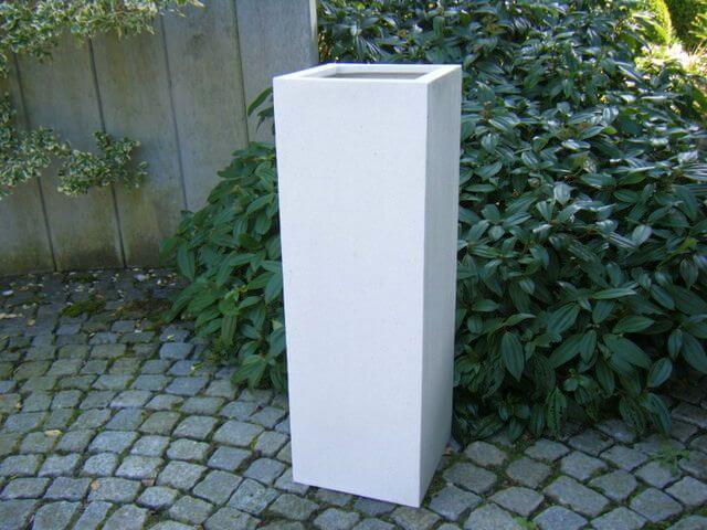 Pflanzkübel der GARTENSCHAU BADEN-WÜRTT., Fiberglas weiß 30x30x80
