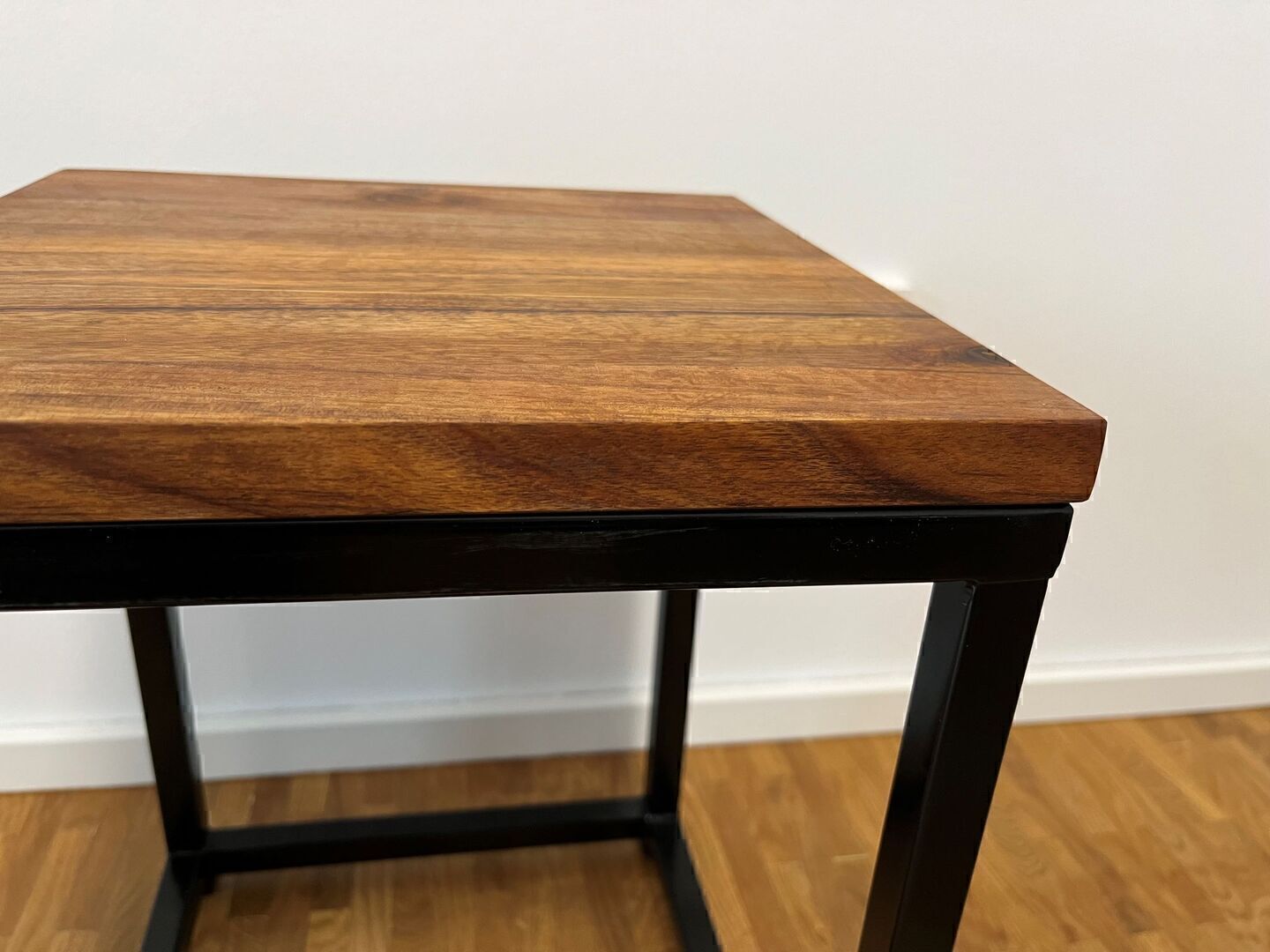 Beistelltisch EMMA mit Akazienholz - jetzt reduziert 40x40x50