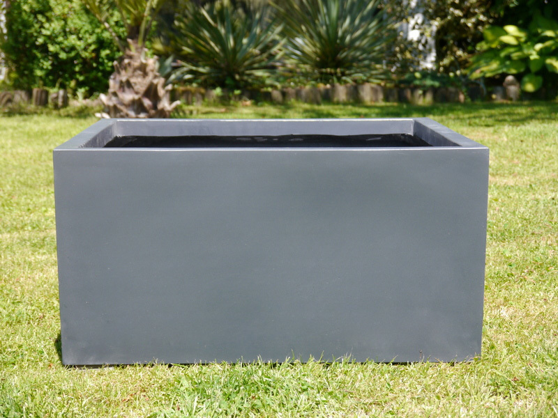 halbhoher Pflanzkübel MEZZO, Fiberglas anthrazit 90x90x60 auf Anfrage!