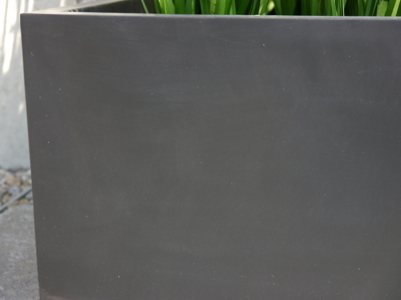halbhoher Pflanzkübel MEZZO, Fiberglas schwarz 80x80x50 auf Anfrage!