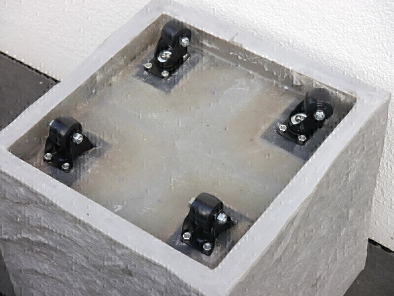 Komplettset 2-teilig: Pflanztrog ROCKS mit 4x Rollen, grau 40x40x40