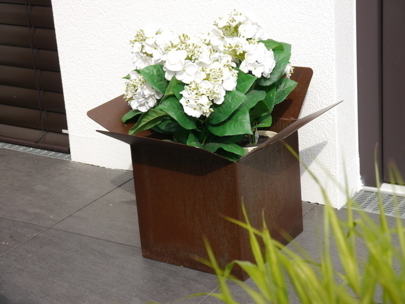 Pflanzkübel BOX aus Cortenstahl, rostfarben - jetzt reduziert 30x30x50