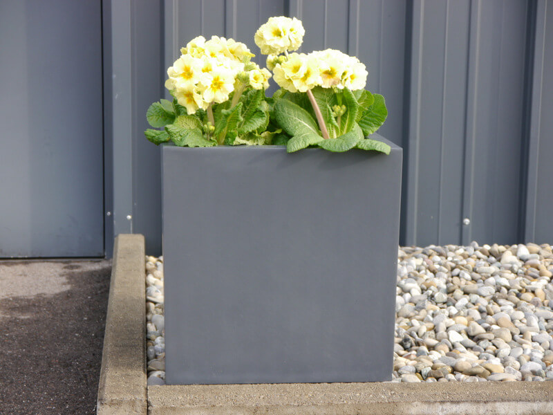 Pflanzkübel der BUNDESGARTENSCHAU, Fiberglas anthrazit 50x50x50