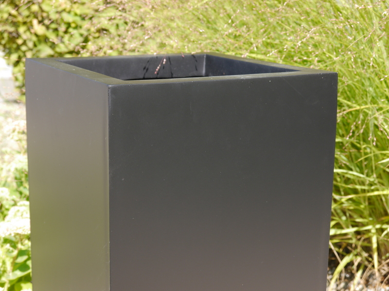 Pflanzkübel SUPREMO, TÜV-geprüft, Fiberglas schwarz 30x30x60