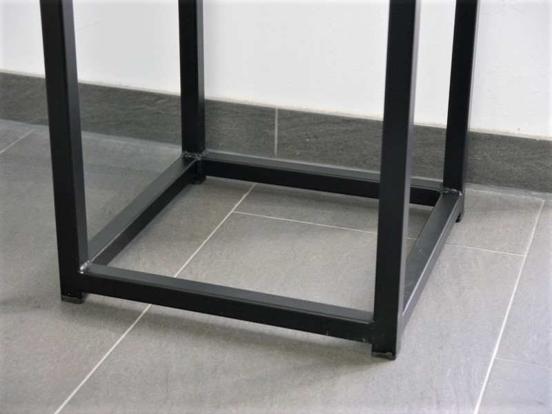 Pflanzgestell aus Metall , schwarz 40x40x95