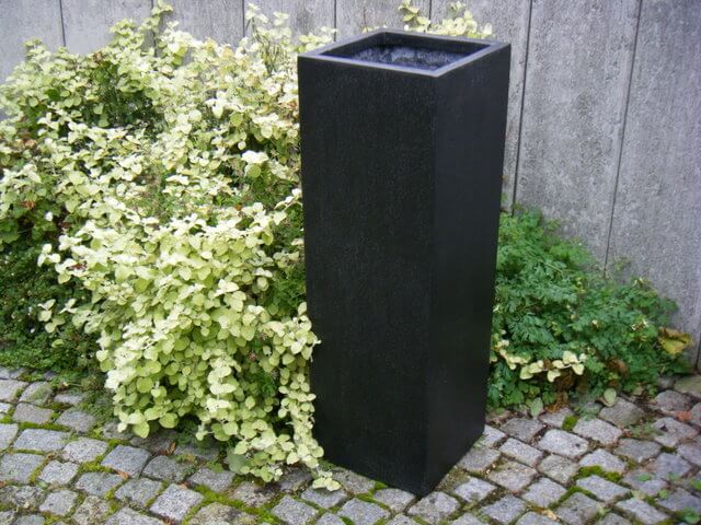 Pflanzkübel d. GARTENSCHAU BADEN-WÜRTT., Fiberglas schwarz 30x30x60